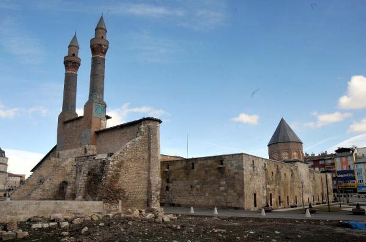 Tarihi Medrese Yeniden Faaliyete Geçiyor