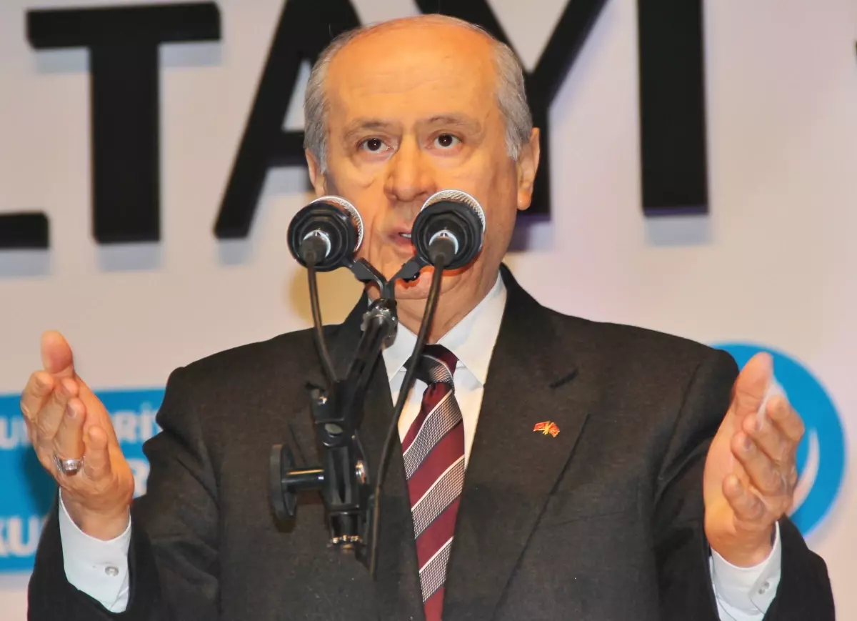 Bahçeli, Türk Gençlik Kurultayı ve Şöleni\'ne Katıldı