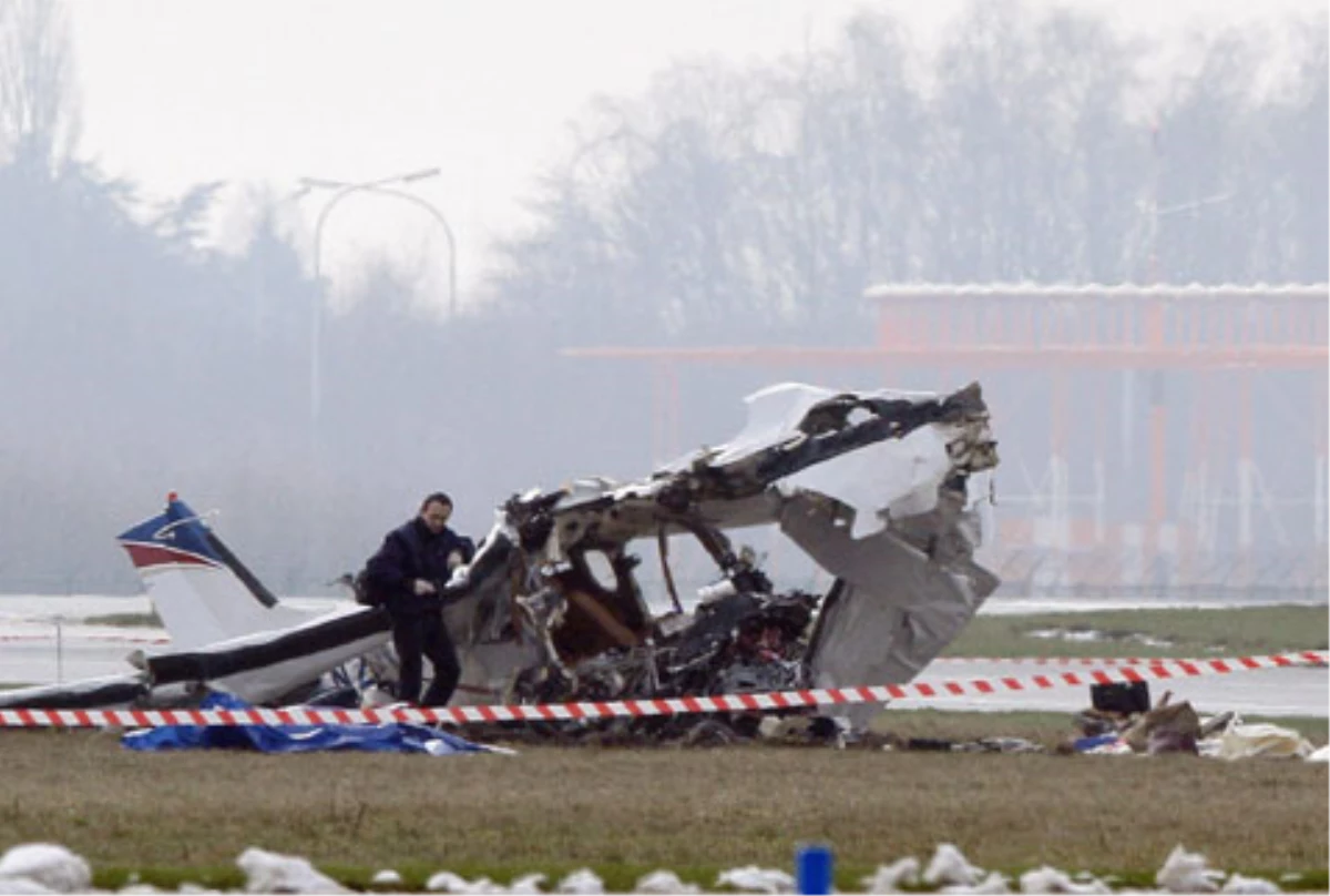 Belçika\'da Uçak Kazası: 5 Ölü