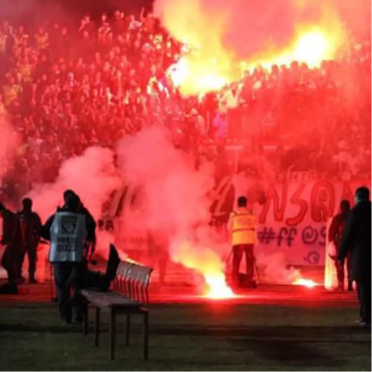 Elazığ - Beşiktaş Maçında Meşale Faciası