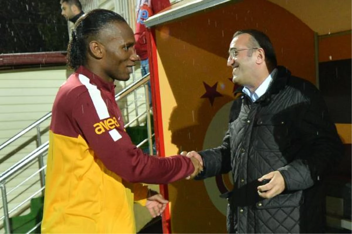 Drogba, Galatasaray\'daki İlk Antrenmanına Çıktı