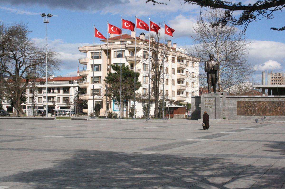 Düzce Anıtpark\'ın Altı 500 Araçlık Otopark Olacak