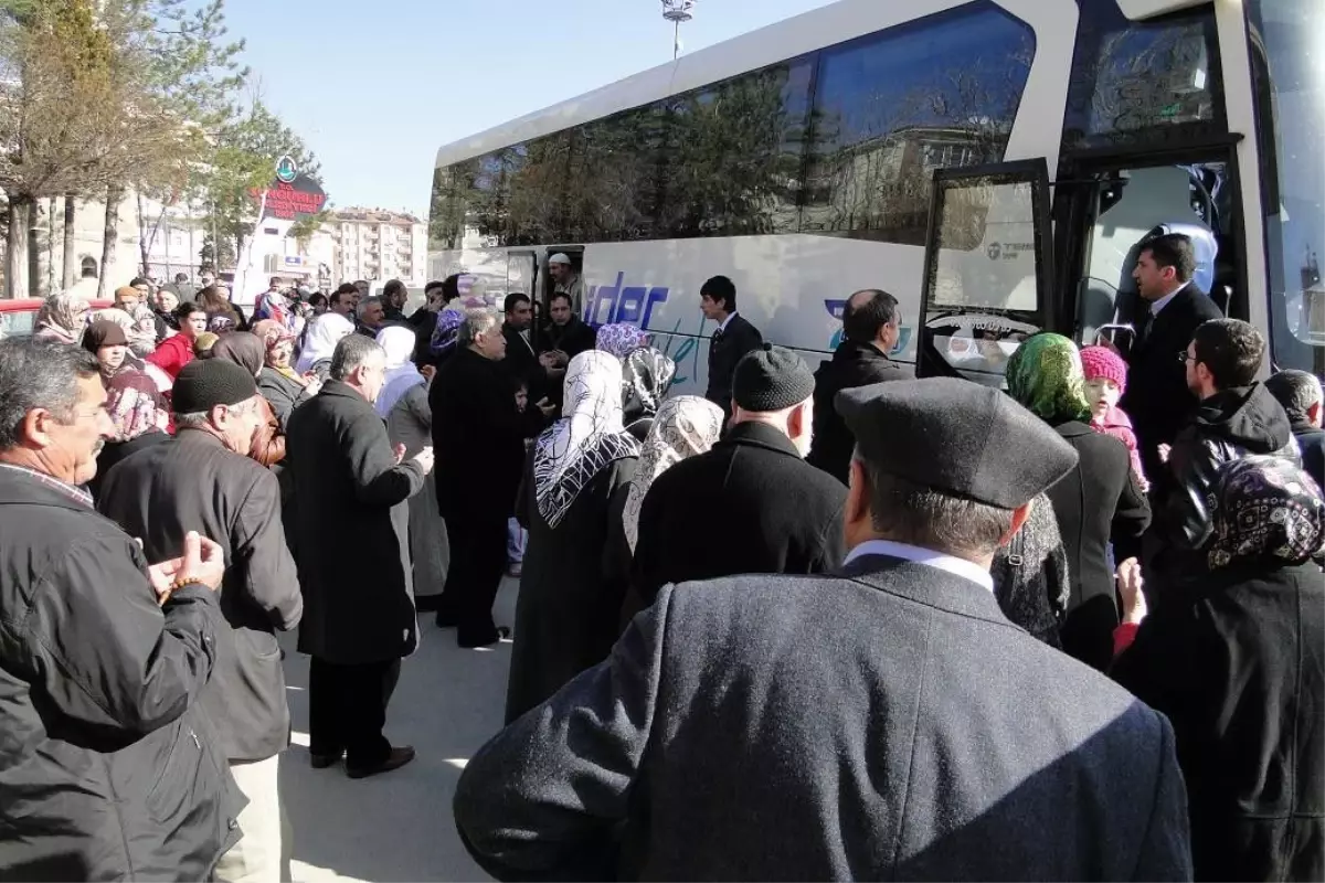 Gümüşhacıköy\'de Umre Yolcuları Uğurlandı