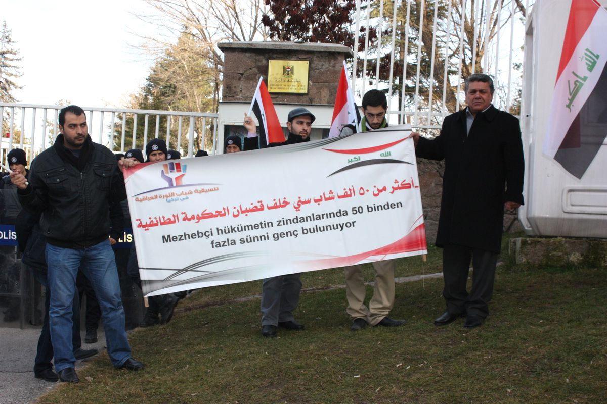 Irak\'ta Hükümeti Protestolar Devam Ediyor