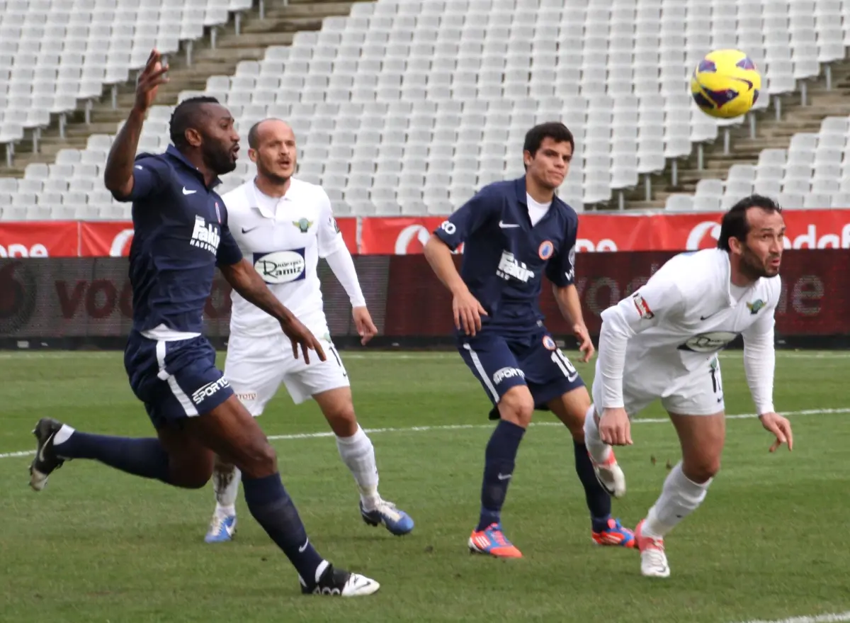 İstanbul Büyükşehir Belediyespor, Kendi Evinde Akhisar Belediyespor\'a Yenildi