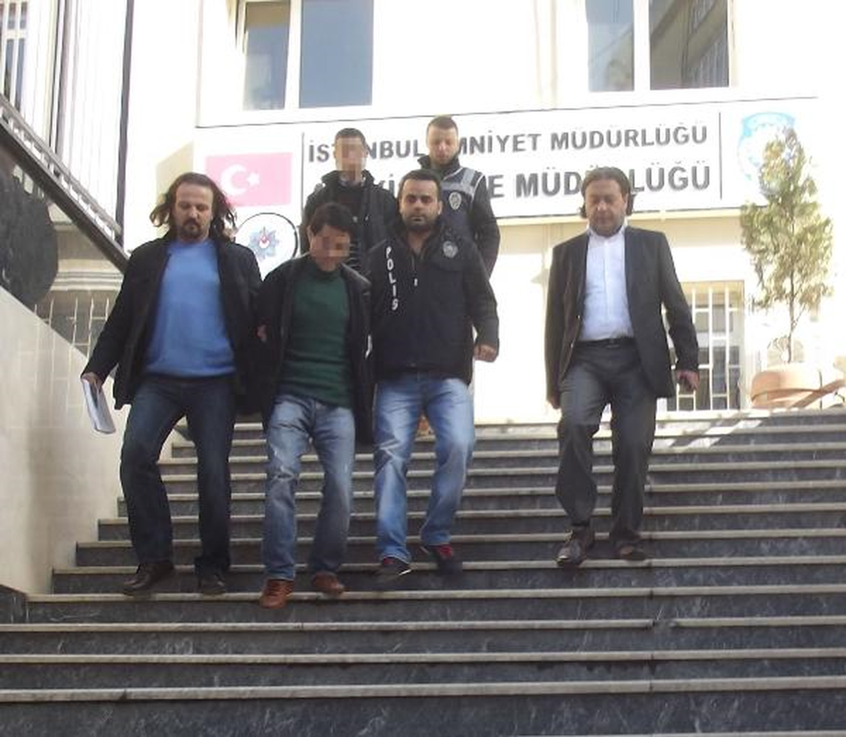 Kadın Doktoru \'Polisiz\' Diyerek Dolandırmışlar