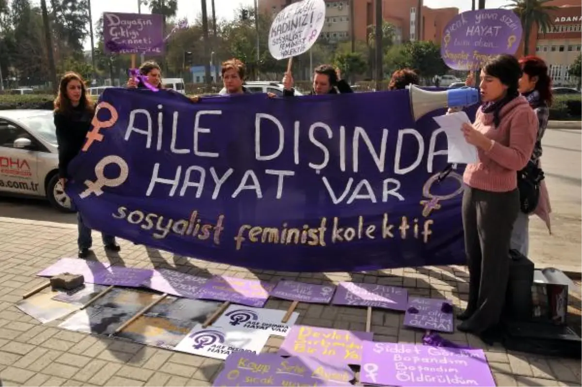 Kadınlar, Aile İçi Şiddeti Protesto Etti