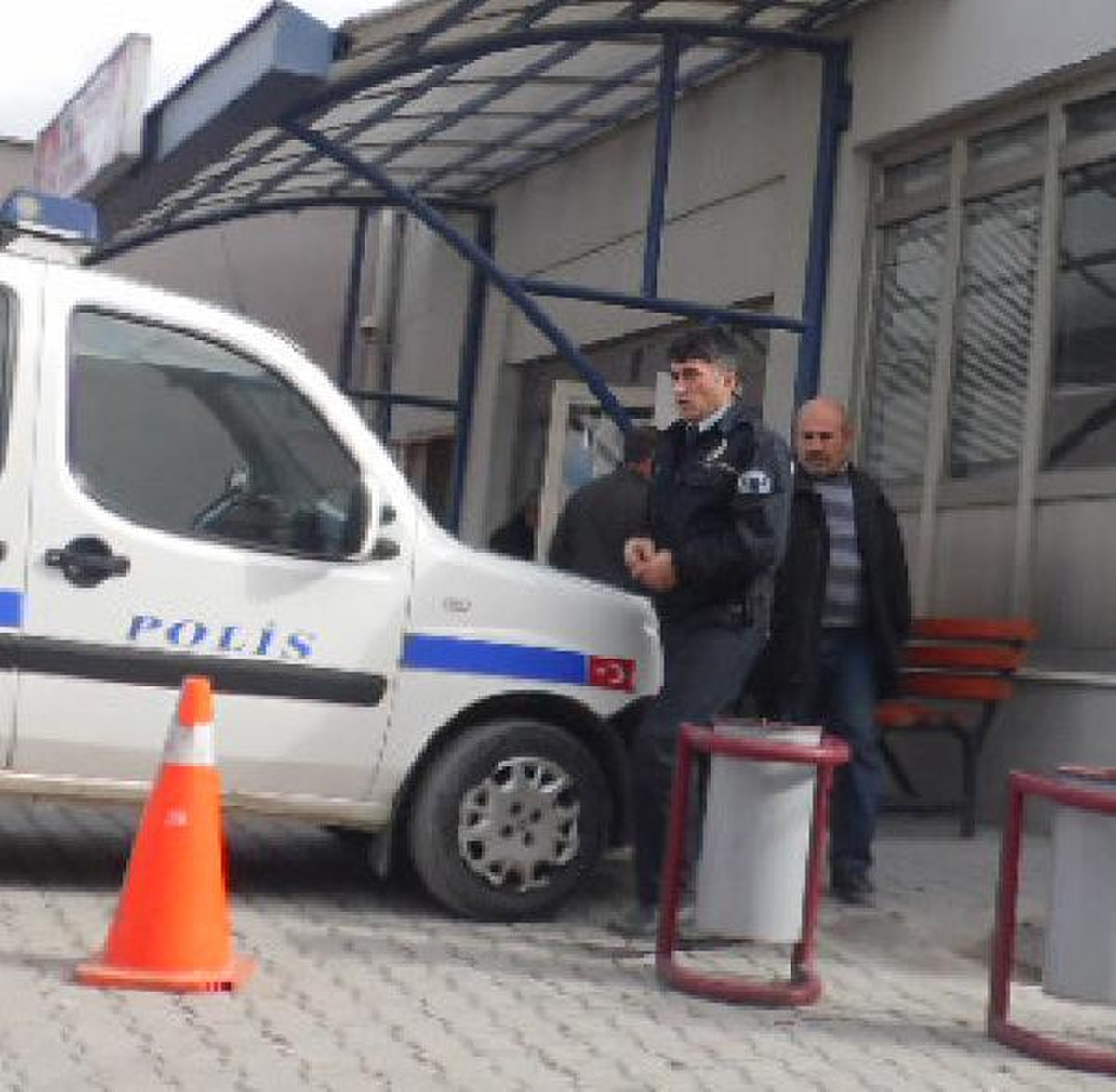 Pazarda Simitçiye \'Fazla Bağırma\' Dayağı
