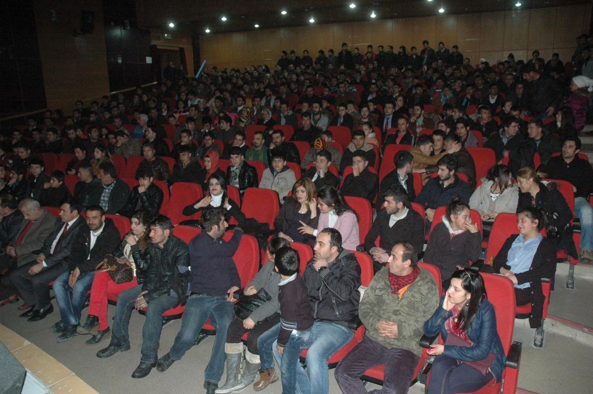 Testere Filminin Kürtçe Sahneye Yansıttılar