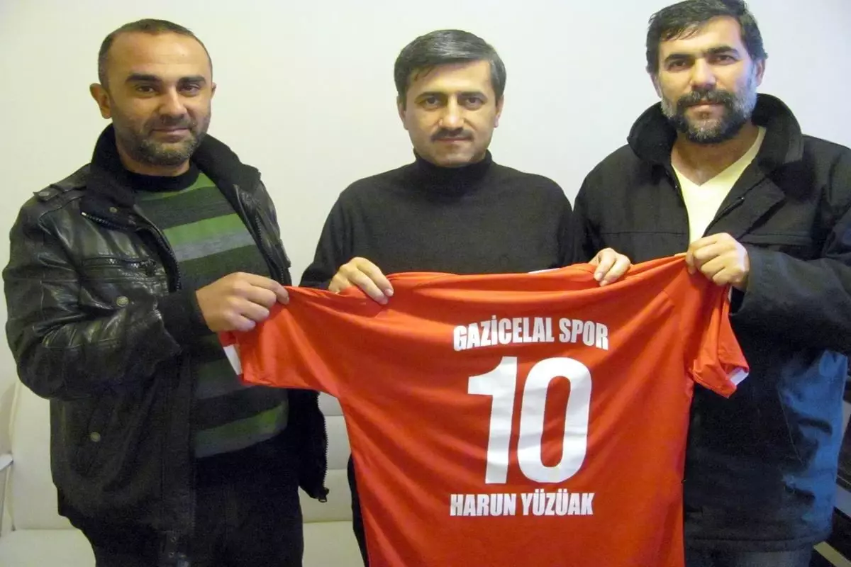 AK Parti İlçe Başkanı Avukat Harun Yüzüak'a 10 Numara Forma