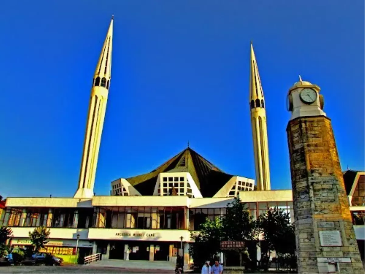 Akçakoca Merkez Camii Işıklandırılıyor