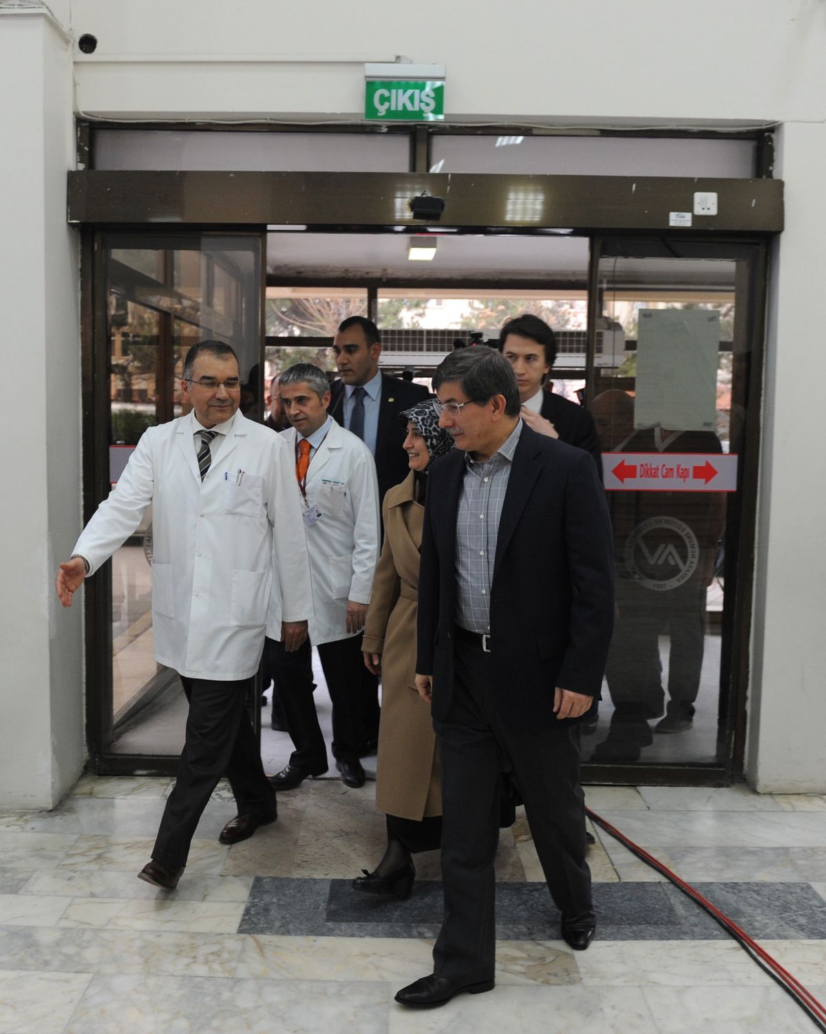 Davutoğlu'ndan Gazeteci Didem Tuncay'a 'Geçmiş Olsun' Ziyareti