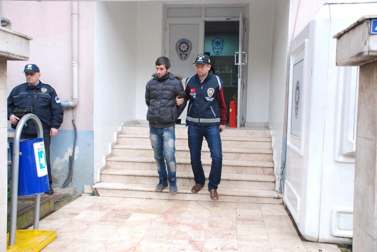 Doktora Kızıp Hastanenin Camlarını Kırdılar