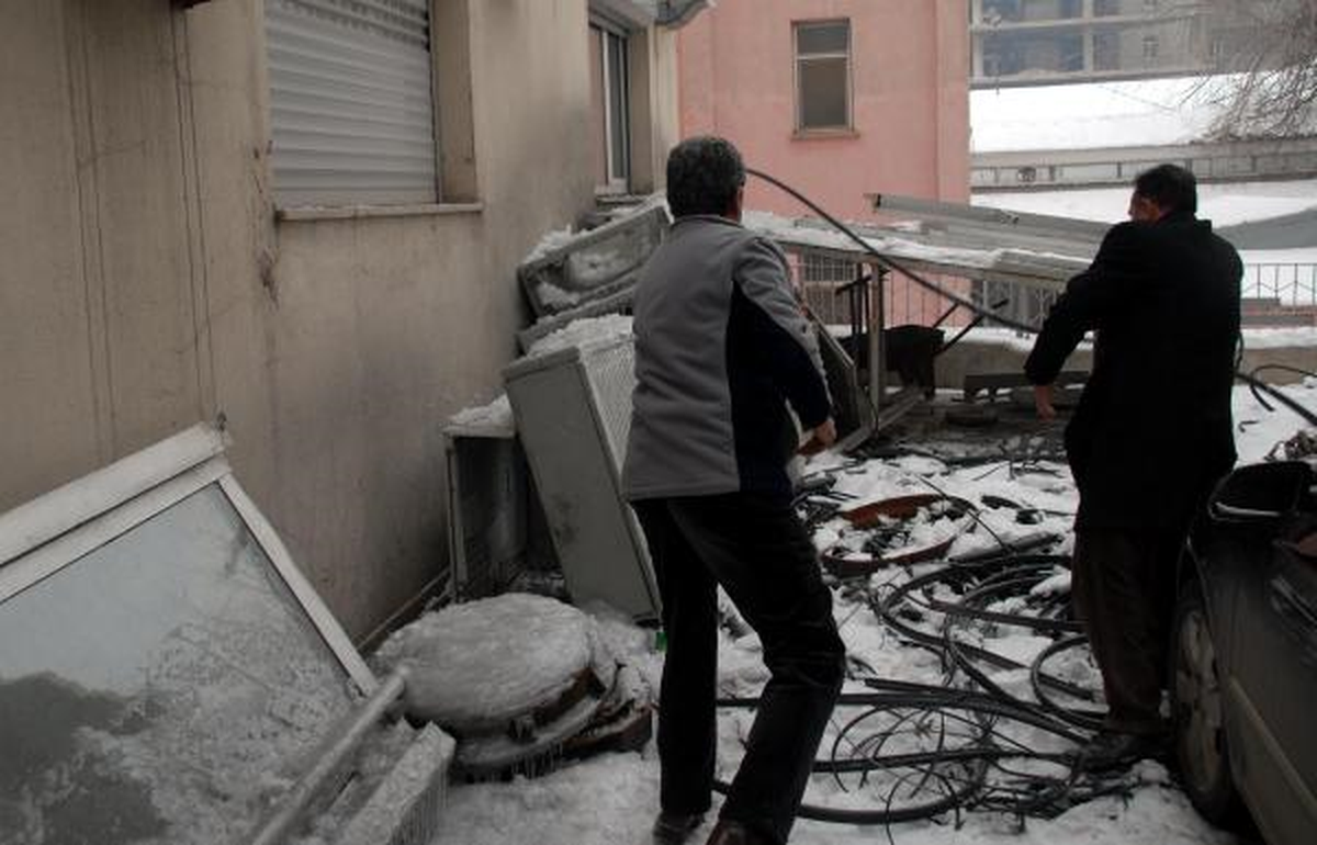 Hırsızlar, 3 Mahallenin Haberleşmesini Kesti