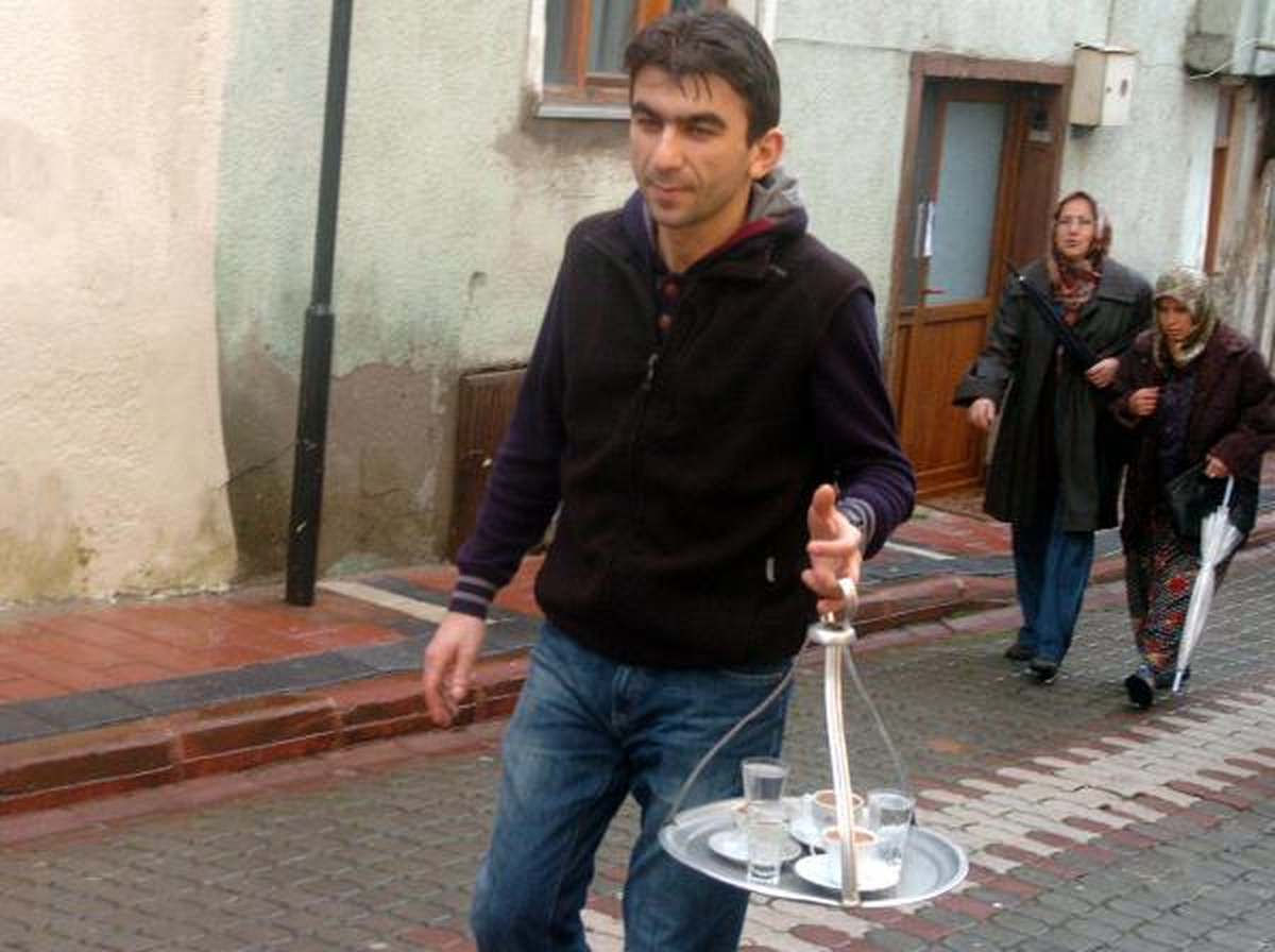 İş Bulamayan Ziraat Mühendisi Garson Oldu