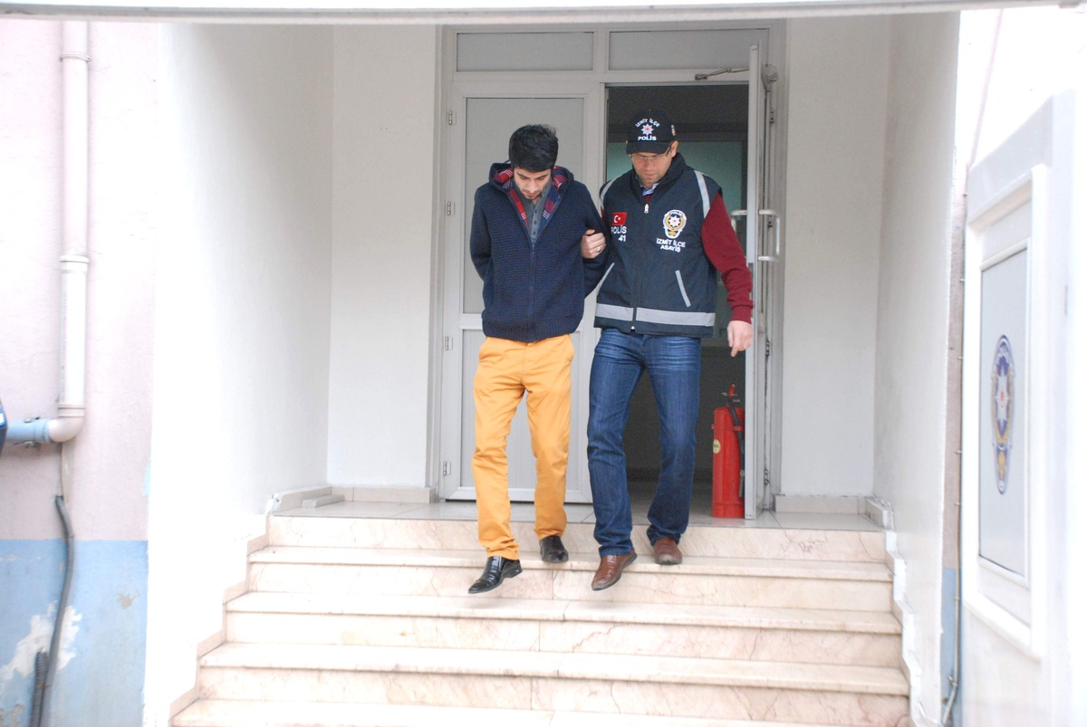 Kız Arkadaşına Uyuşturucu Teklif Etti