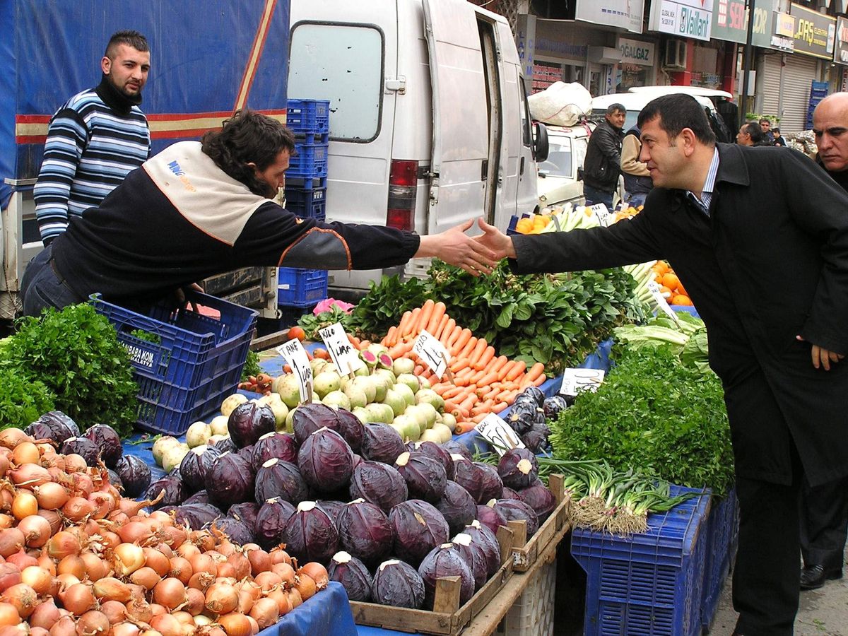 Malatya Milletvekili Ağbaba, Pazar Esnafını Ziyaret Etti