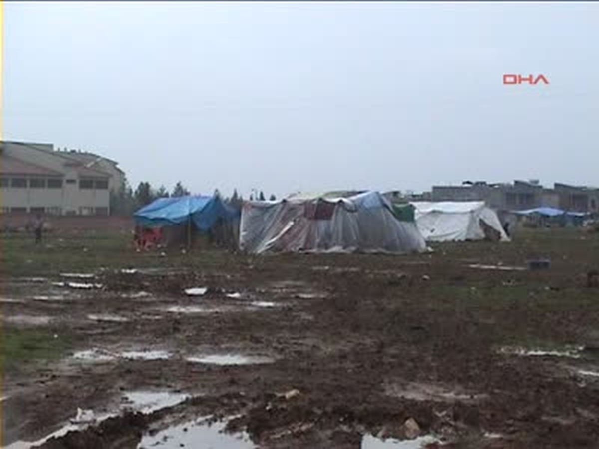 Şanlıurfa Suriyeliler Çadırda Yaşam Mücadelesi Veriyor Suriyeliler Çadırda Yaşam Mücadelesi Veriyor