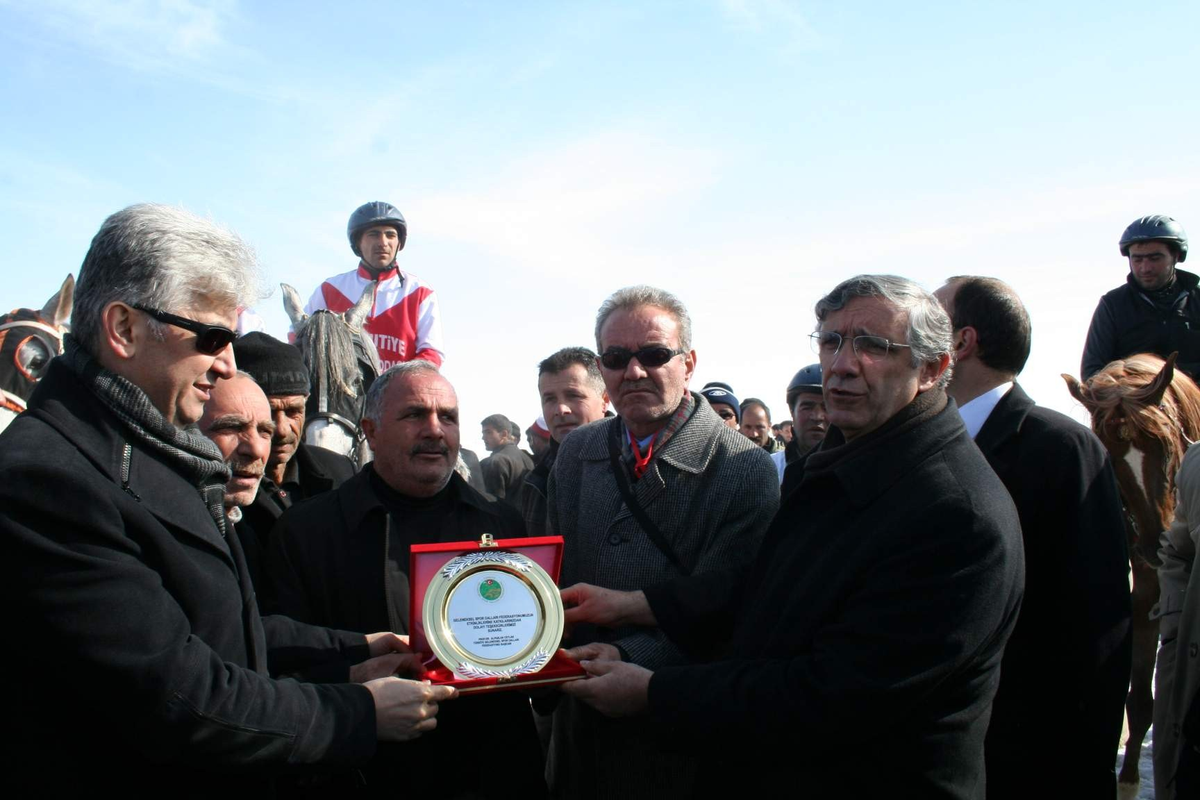 Selim\'de Kar Üzerinde Oynanan Cirit, İzleyicileri Büyüledi