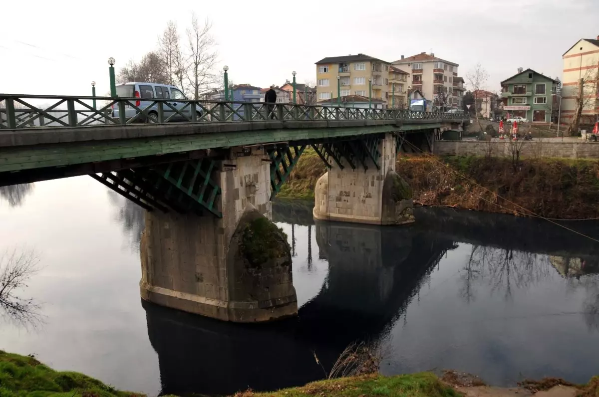 Bartın Irmağı Siyaha Büründü