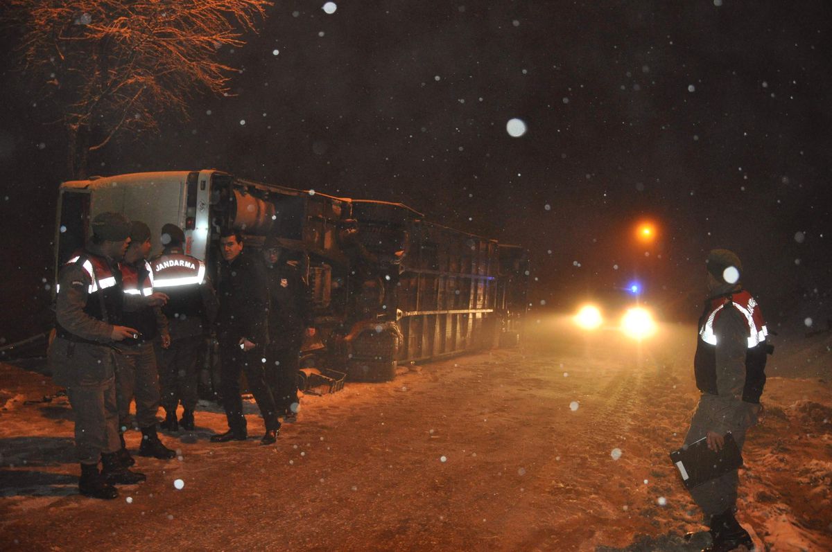 Kartepe\'de Otobüs Devrildi: 15 Yaralı
