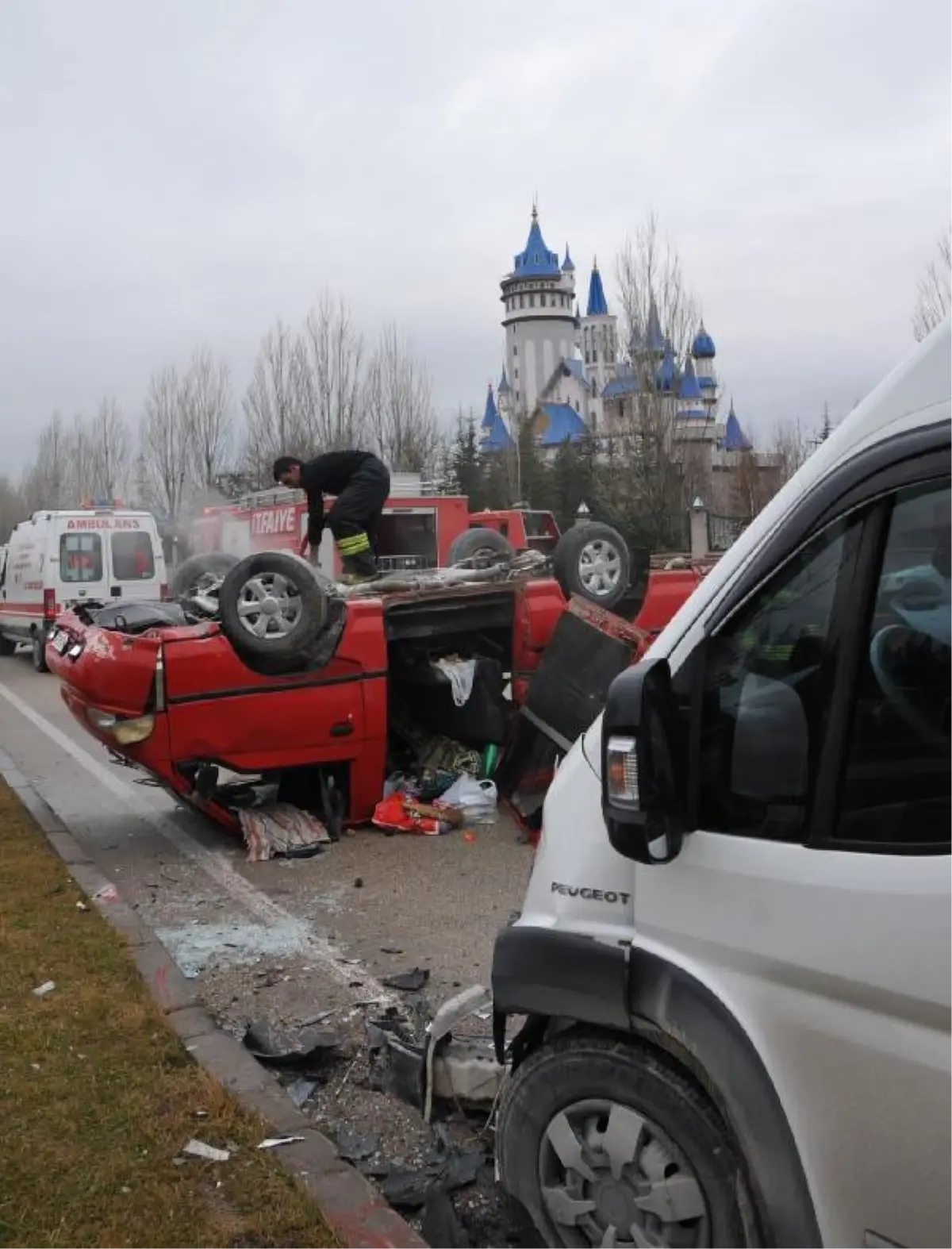 Öğrenci Servisi Minibüse Çarptı