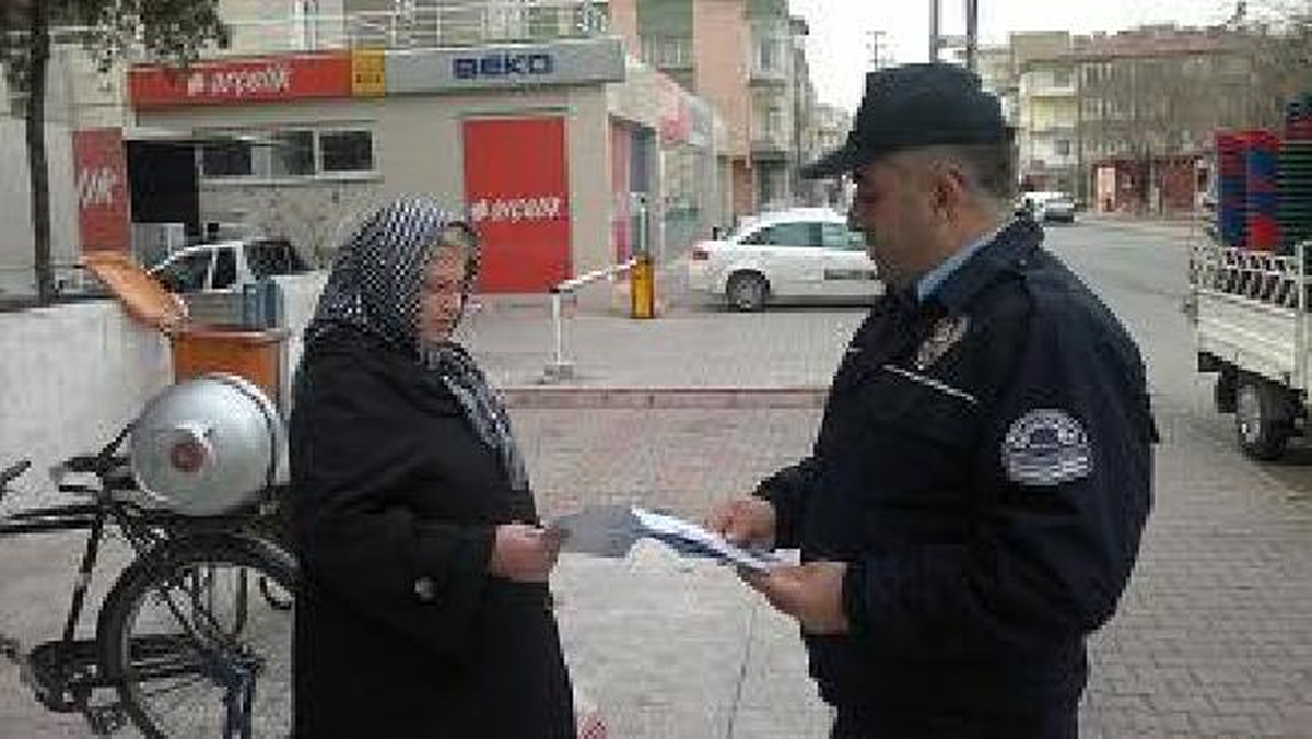 Polisten Soba Zehirlenmelerine Karşı Broşürlü Uyarı