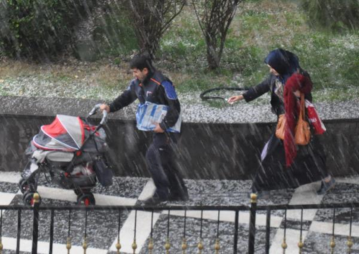 Şanlıurfa\'da Dolu Yağdı, Yerler Beyaza Büründü