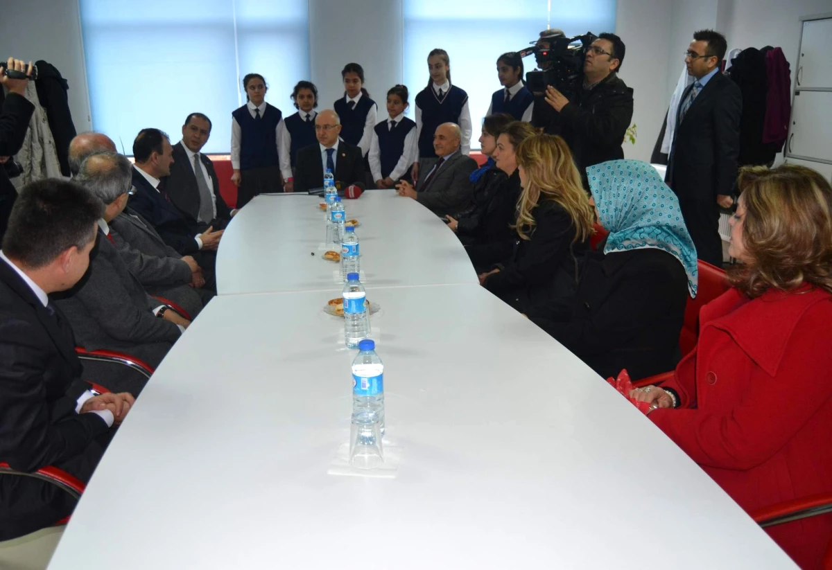 AK Parti Milletvekillerinden Melikgazi Belediyesi İlköğretim Okuluna Ziyaret