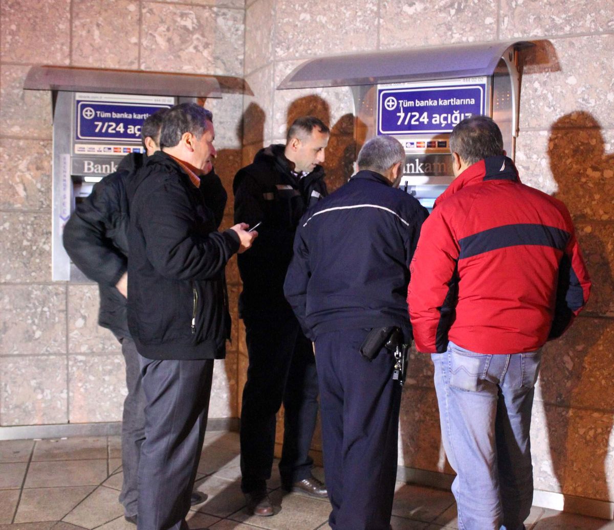 Atm\'deki Düzenek Polisi Bile Şaşırttı