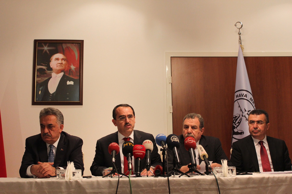 Bakanlar Patlamanın Yaşandığı Bölgede İncelemelerde Bulundu