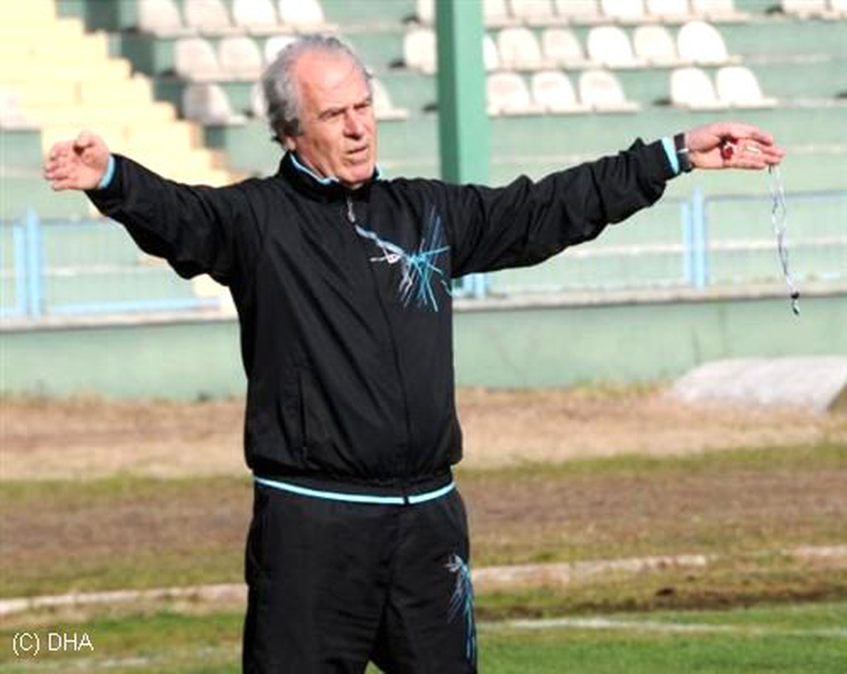 Çaykur Rizespor Teknik Direktörü Denizli: Galibiyet Serisini Devam Ettirmeliyiz