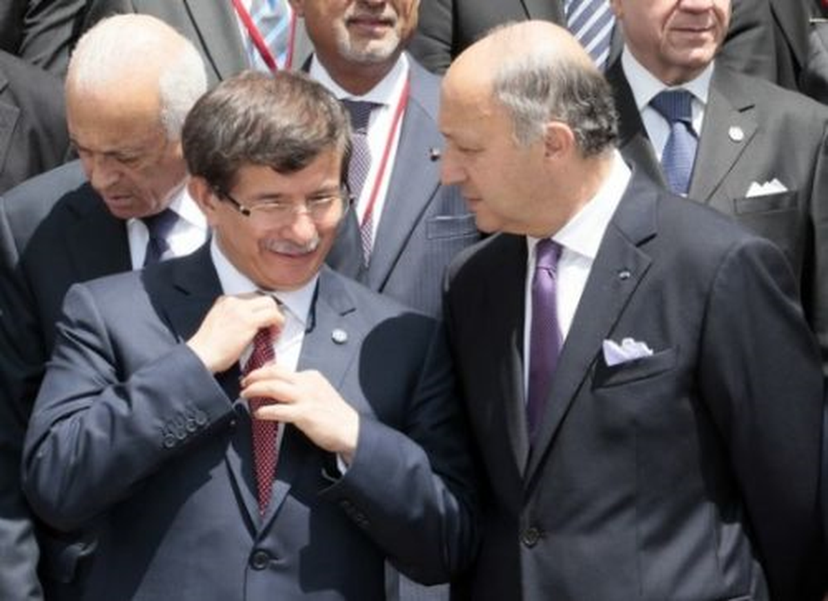 Davutoğlu, Fransız Mevkidaşı Fabius\'la Görüştü