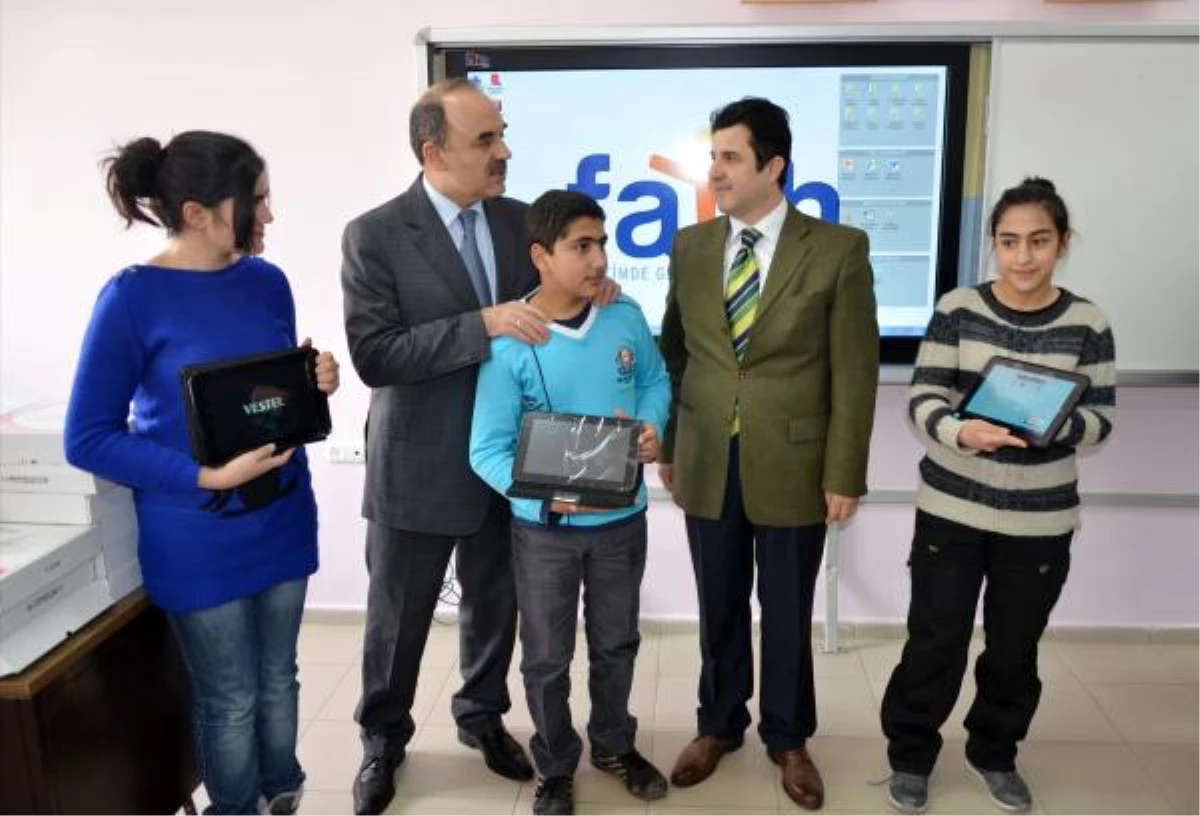 Elazığ\'da Tablet Bilgisayar Dağıtımı Başladı