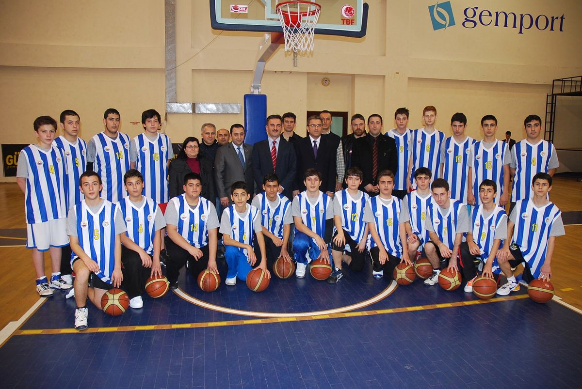 Genç Basketçiler Malzemelerine Kavuştu