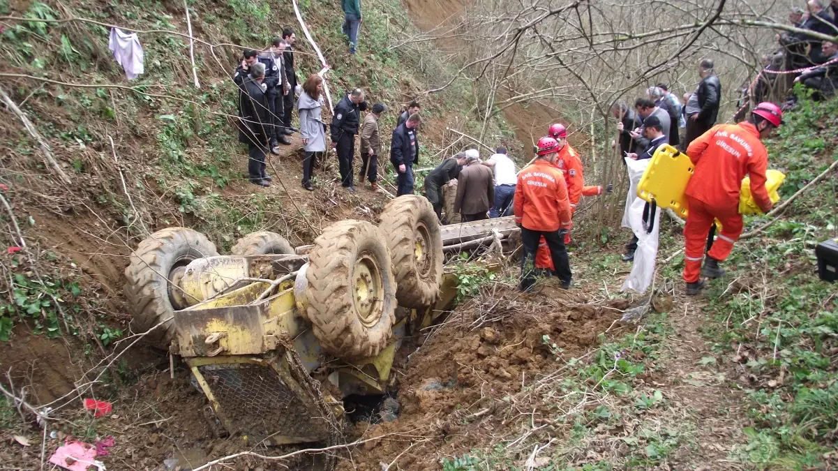 Giresun\'da İş Makinesinin Altında Kalan Operatör Hayatını Kaybetti