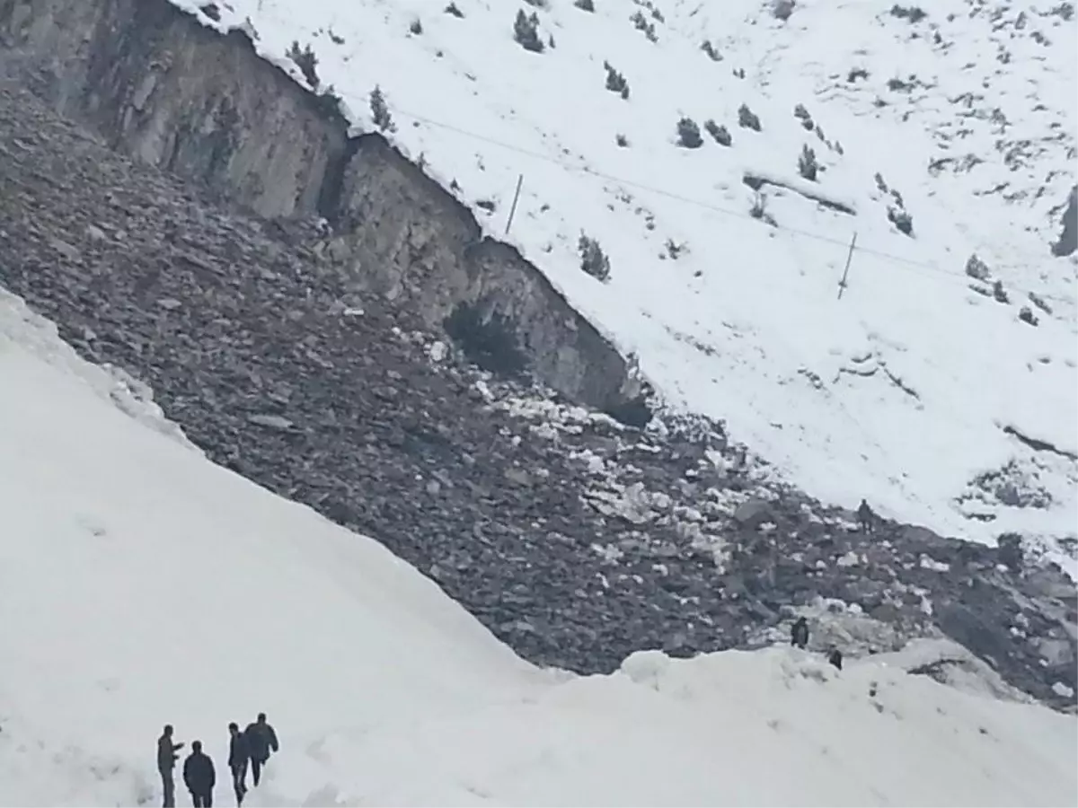 Hakkari-Van Karayolu Ulaşıma Açıldı