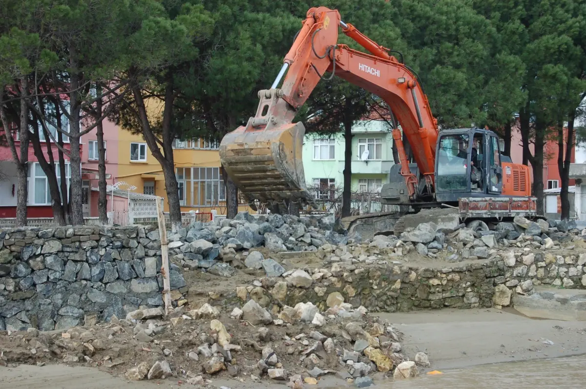 İstinat Duvarları Yükseltiliyor