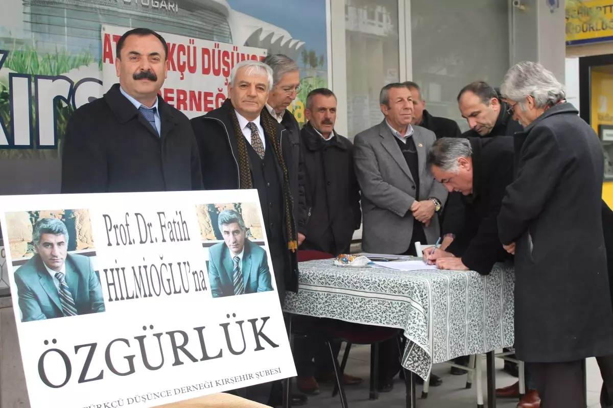 Kırşehir\'de Prof. Dr. Fatih Hilmioğluna Özgürlük İçin İmza Kampanyası Başlatıldı