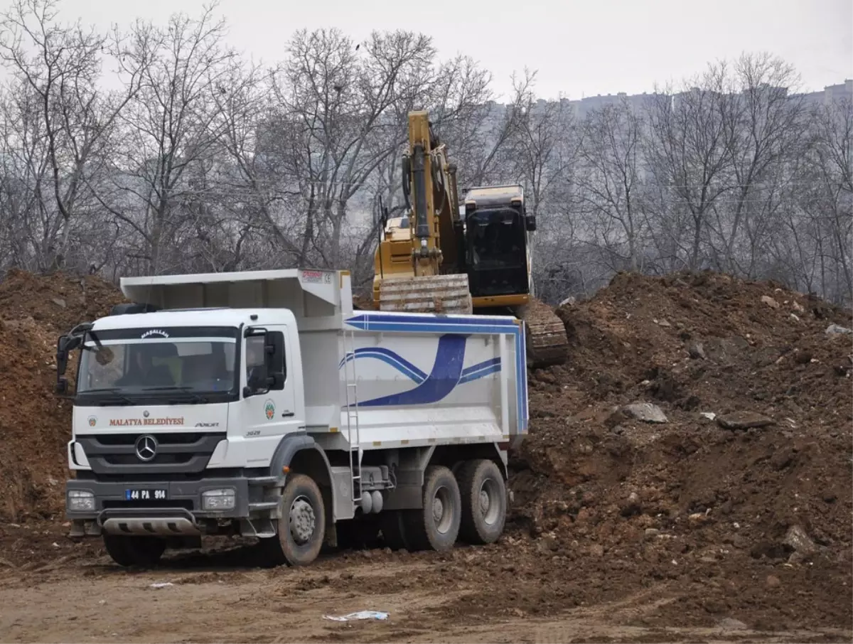 Malatya\'nın Yeni Alt Merkezinde Kavşak Düzenleme Çalışması Yapılıyor