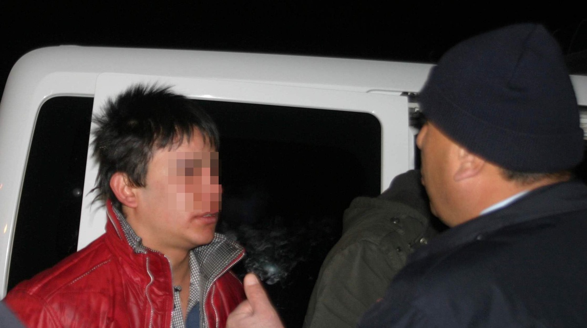 Polise Yakalanan Gençler Gözyaşlarını Tutamadı