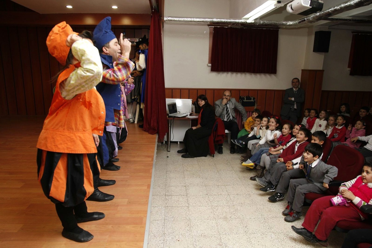 Odunpazarı\'ndan Öğrencilere Tiyatro Sürprizi