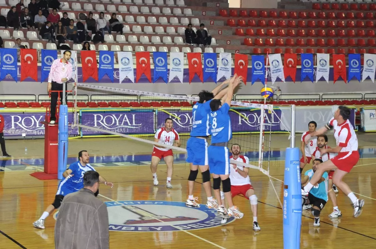 Şahinbey Voleybol Takımı Sahadan 3-0 Galip Ayrıldı