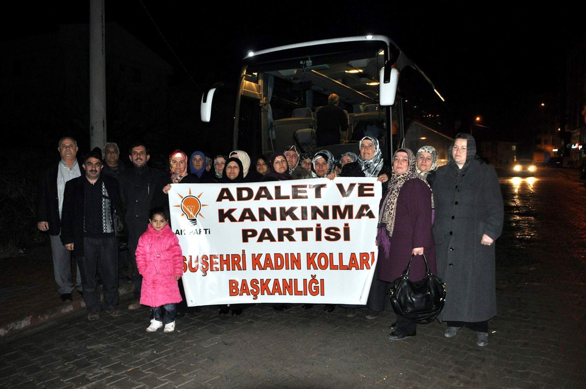 Suşehri AK Parti Kadın Kolları Başbakan\'a Gidiyor