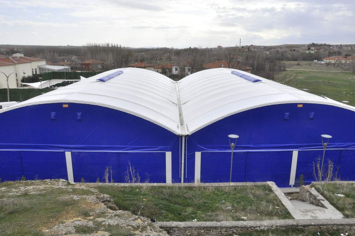 Tenis Kortu Kompleksi Çalışmaları Devam Ediyor