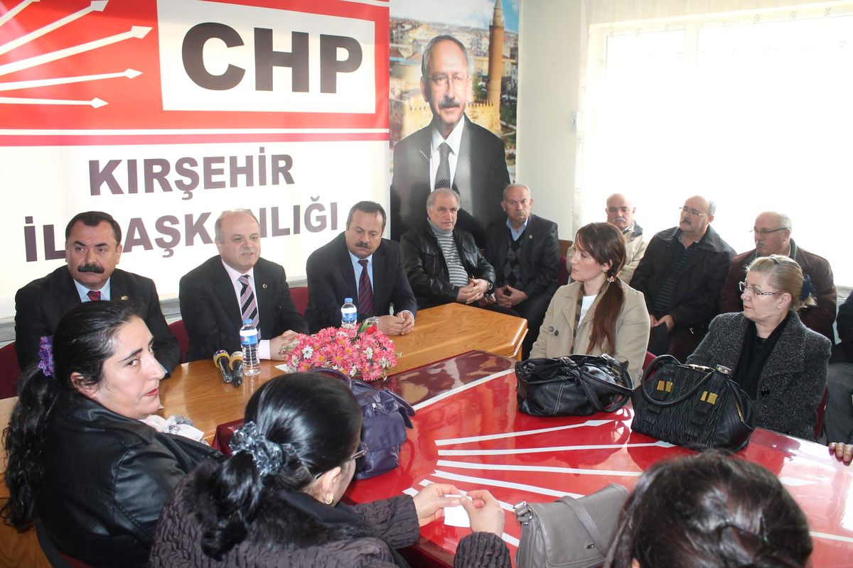 Vali Çakacak Kırşehir CHP İl Teşkilatını Ziyaret Etti