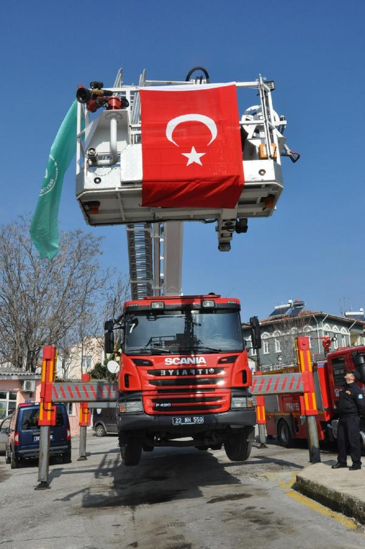 Yeni Alınan İtfaiye Aracı Arızalandı, Sepetteki Gazeteciler Mahsur Kaldı