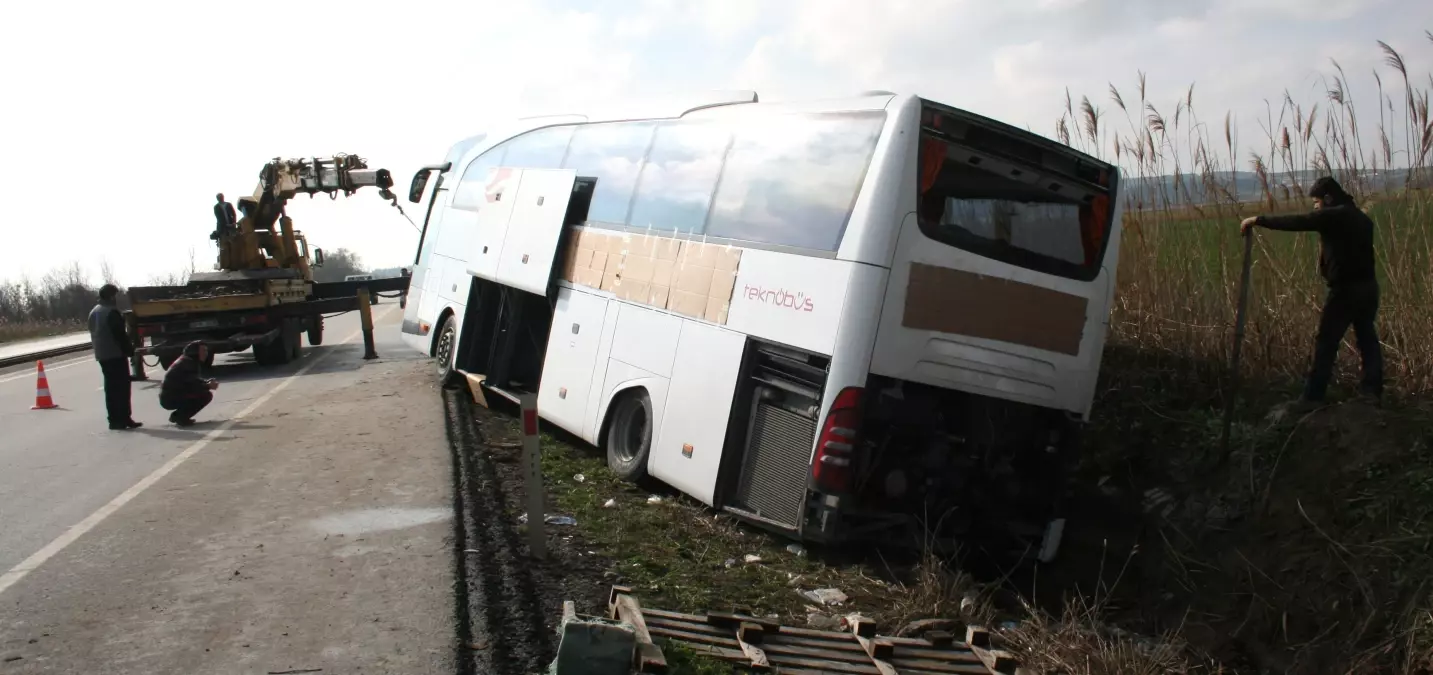 Yolcu Otobüsü Devrildi: 17 Yaralı