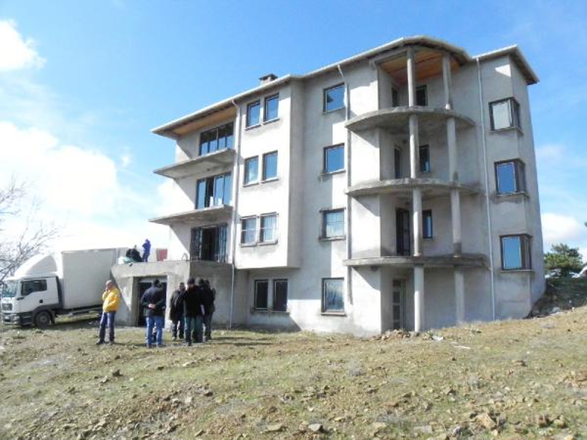 200 Bin Euro\'luk Kaçak Binasını Yıkımını Boyle Görüntüledi