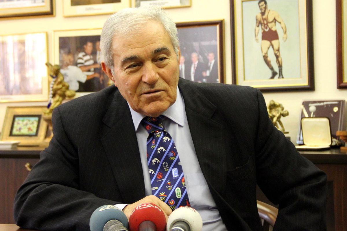 Ahmet Ayık: O Kadar Kolay Değil!